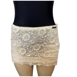 🔥Billabong crochet lace mini skirt